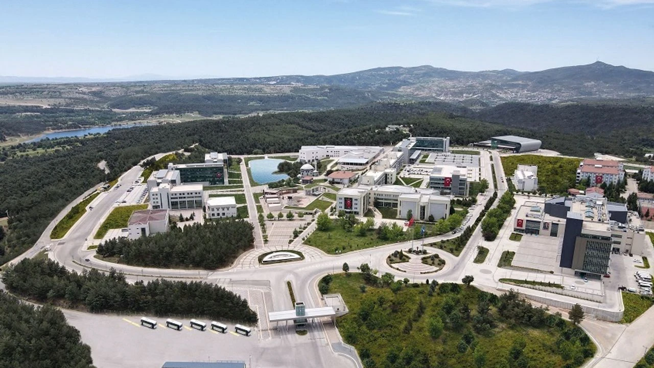 Uşak Üniversitesi TR33’te Zirvede, Ege’de İlk İkide!